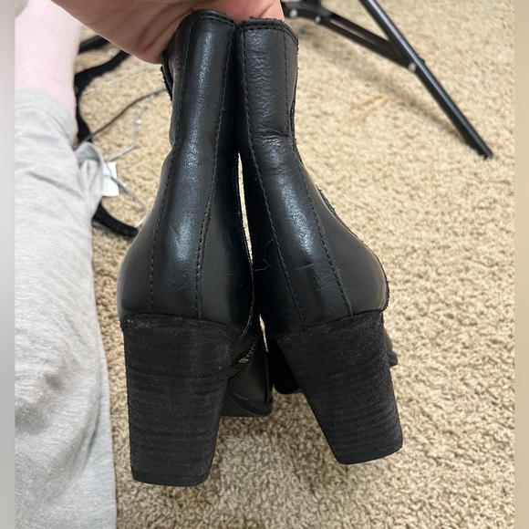 Frye Essa Seam Bootie Black Leather Western Almond Toe Ankle Zip Sz 6.5 - Picture 11 of 15